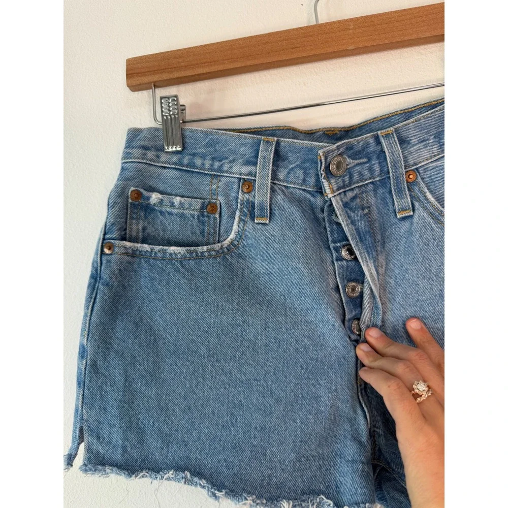 Levi's‎ 501 High Rise Cut Off Denim Shorts Womens 27 Light Mid Wash Button Fly